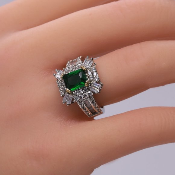 Emerald cut green stone with CZ. - Picture 6 of 6